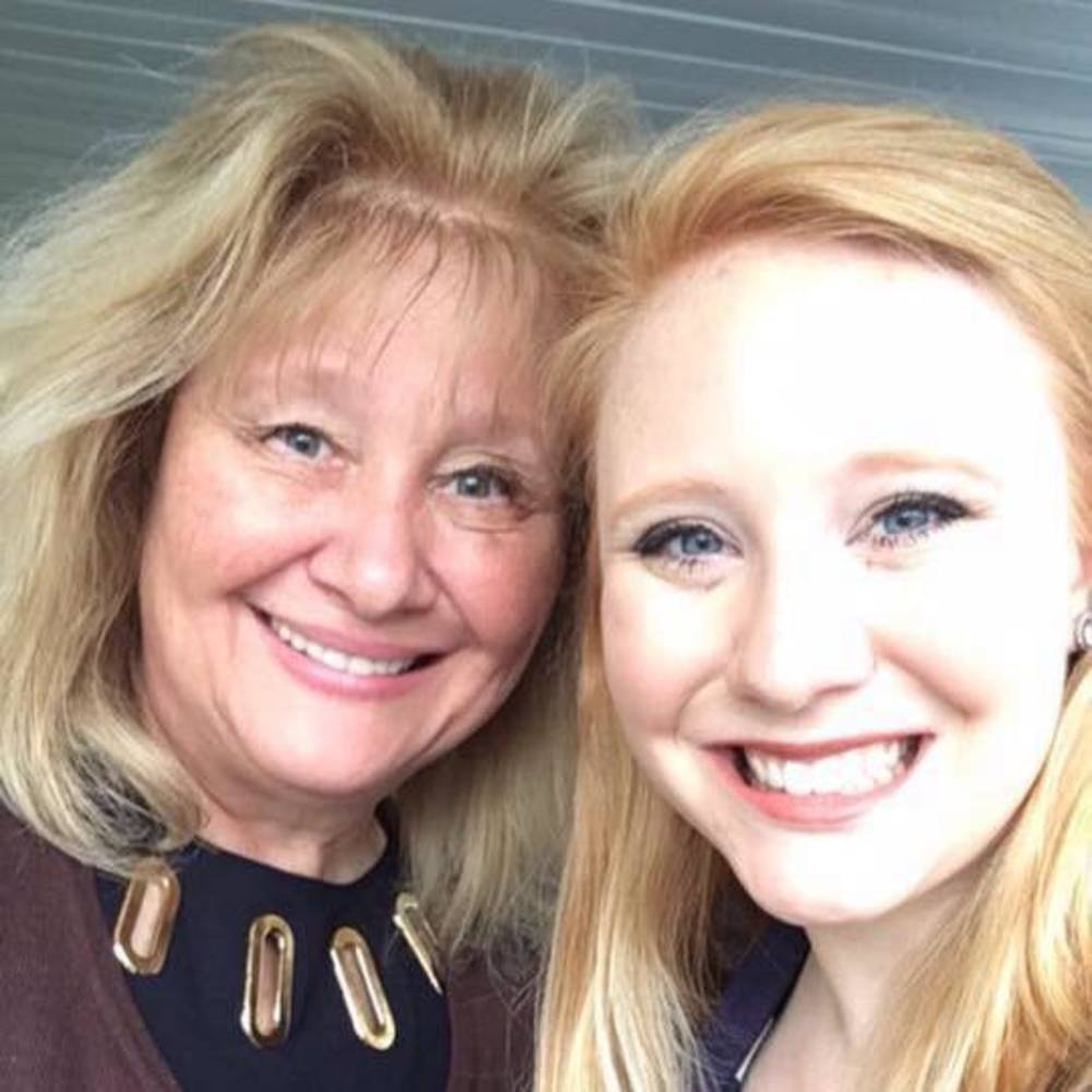 Meet your Posher, Mona